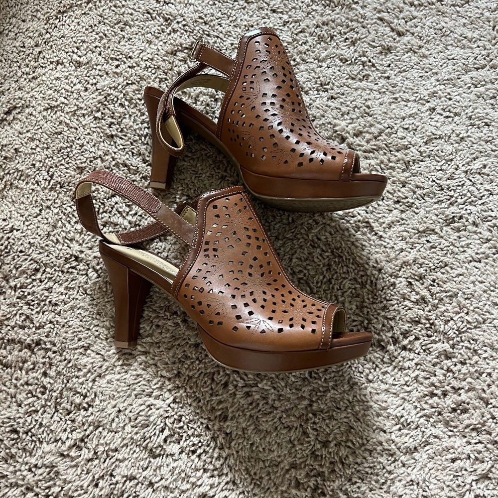 Women’s high heeled peep toe shoes